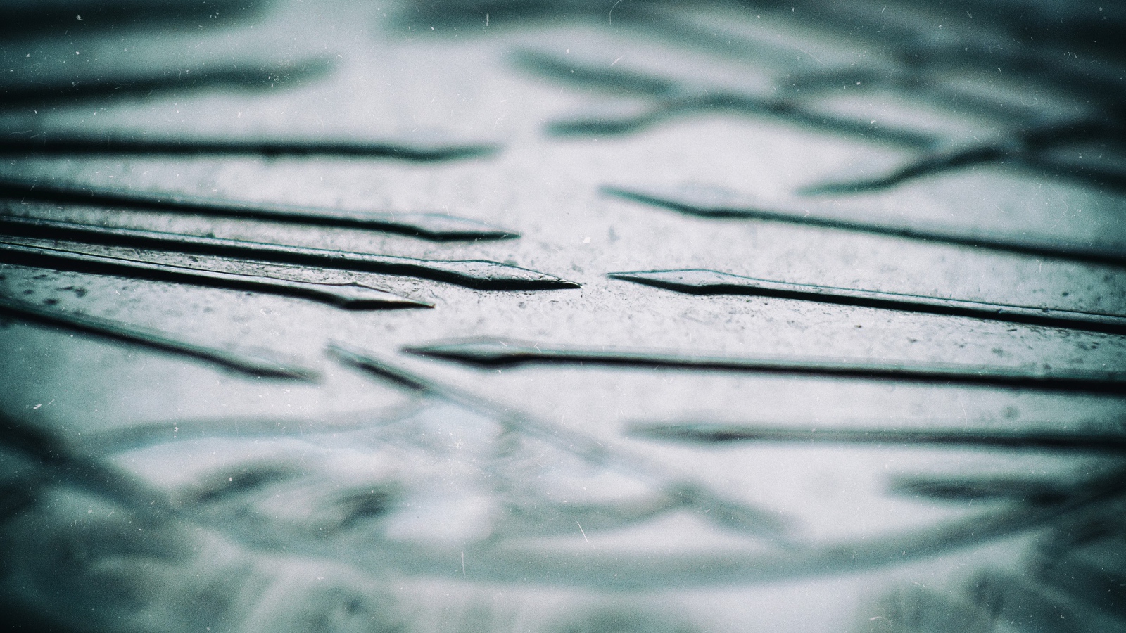 Копья направлены друг против друга