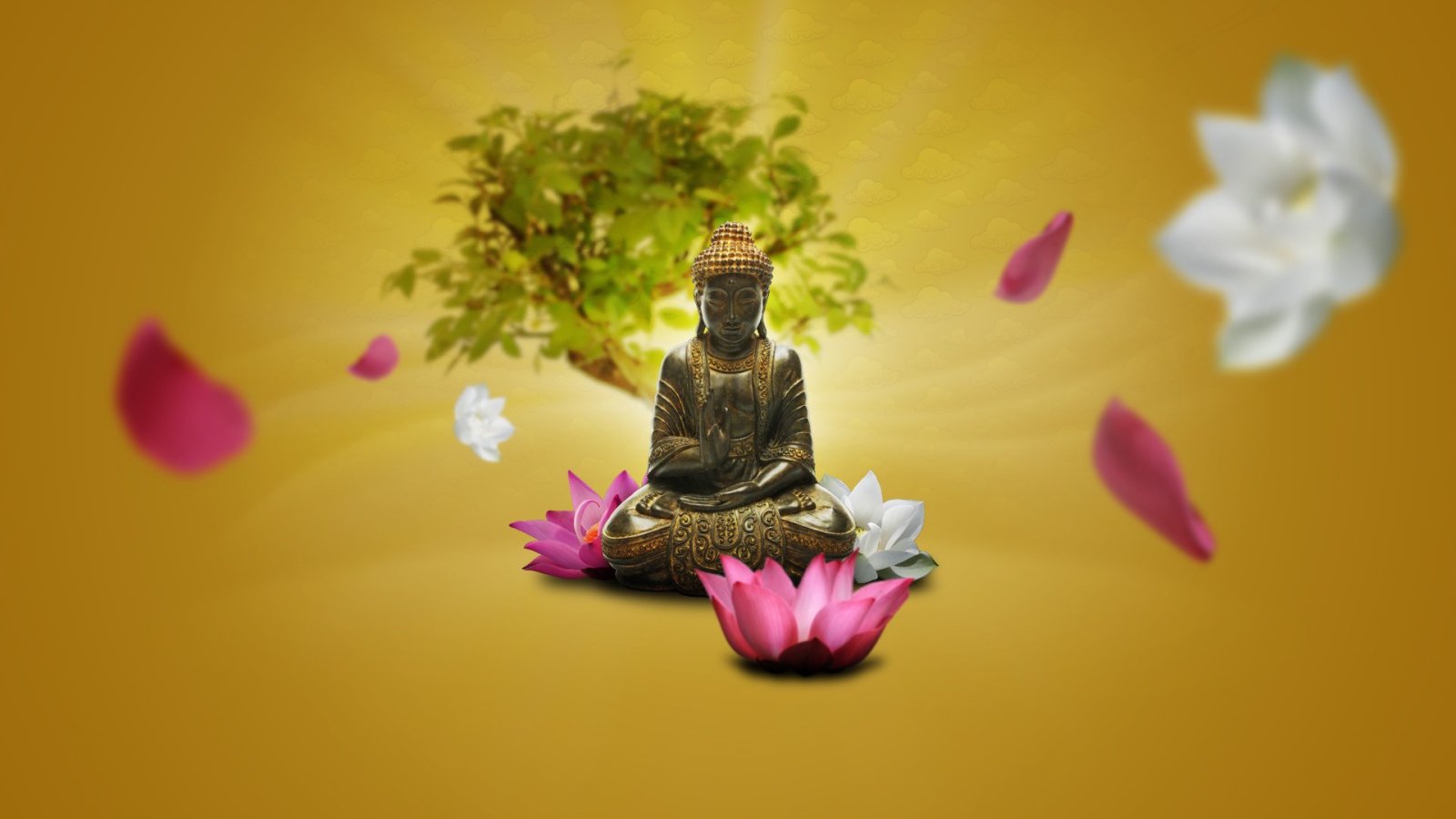 Статуэтка Будды среди цветов лотоса