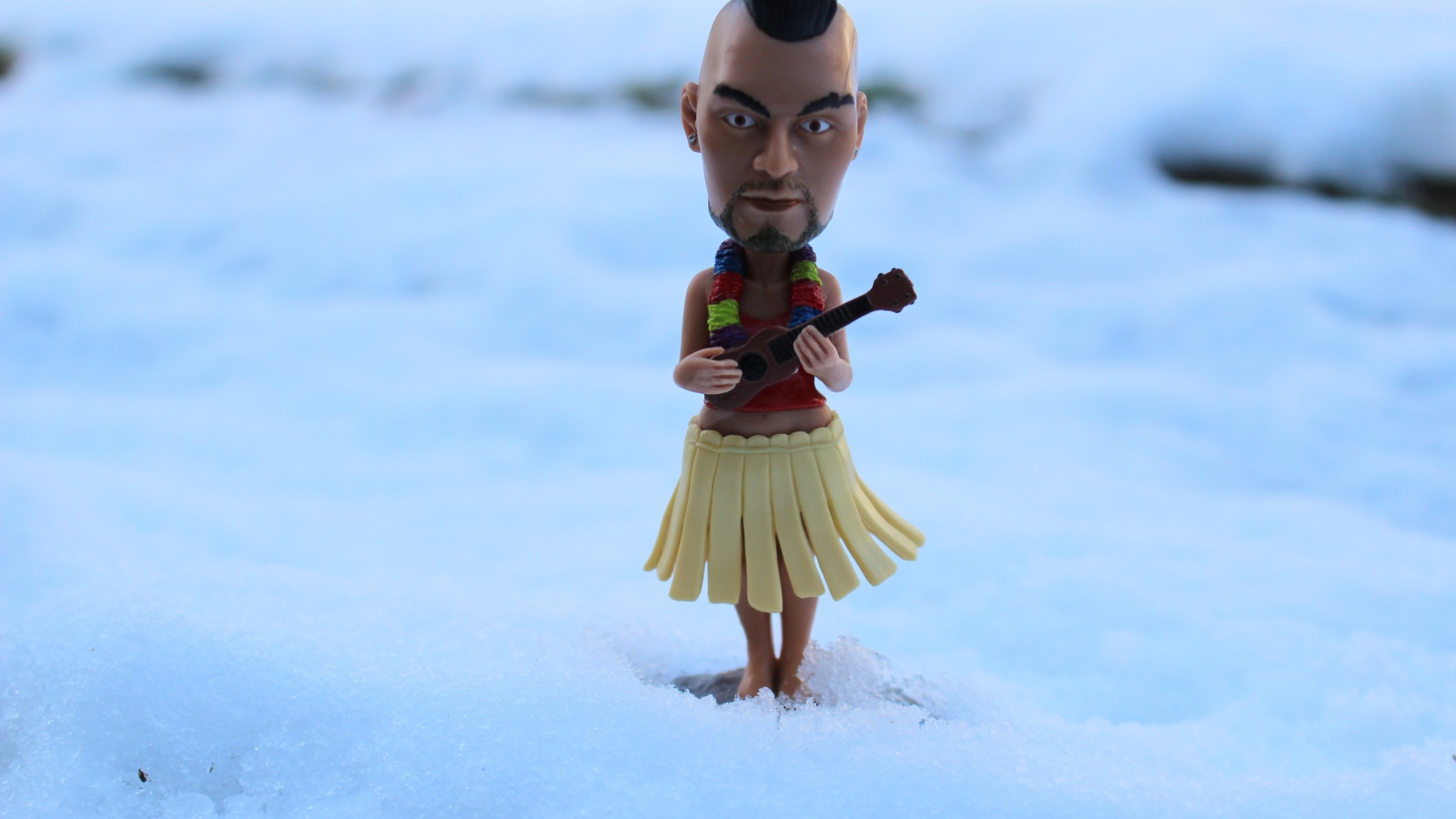 Статуэтка в виде мужчины с гитарой