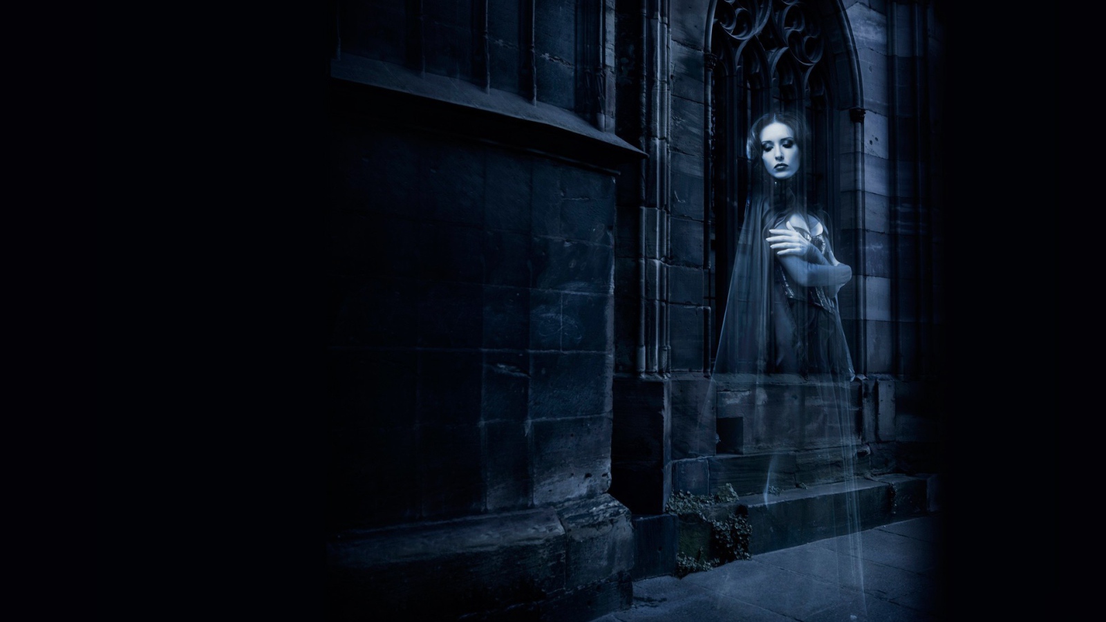 Призрак бродит по коридорам замка