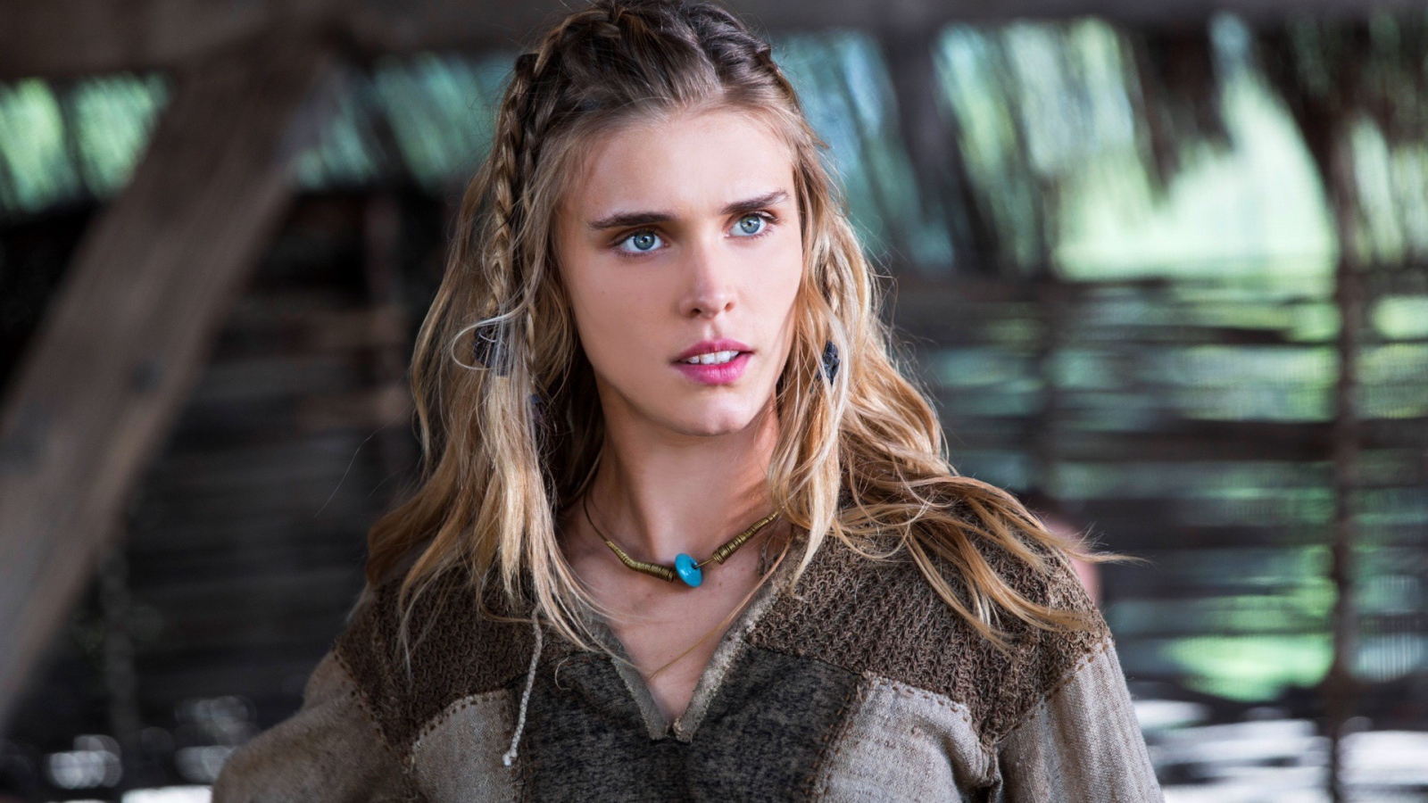 Девушка блондинка викинг