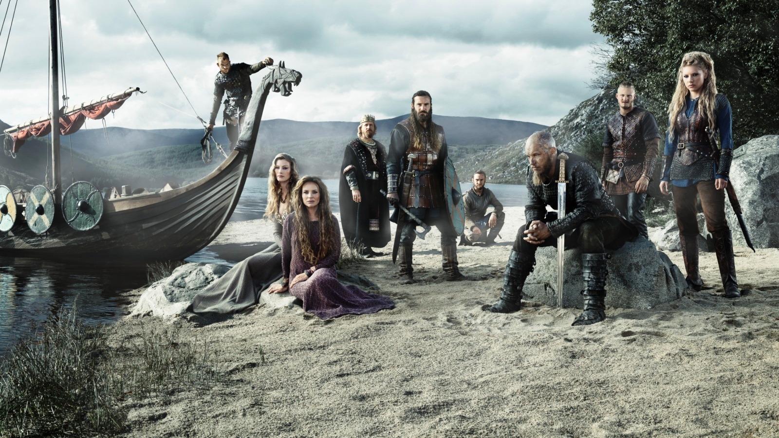 Отряд викингов на берегу моря