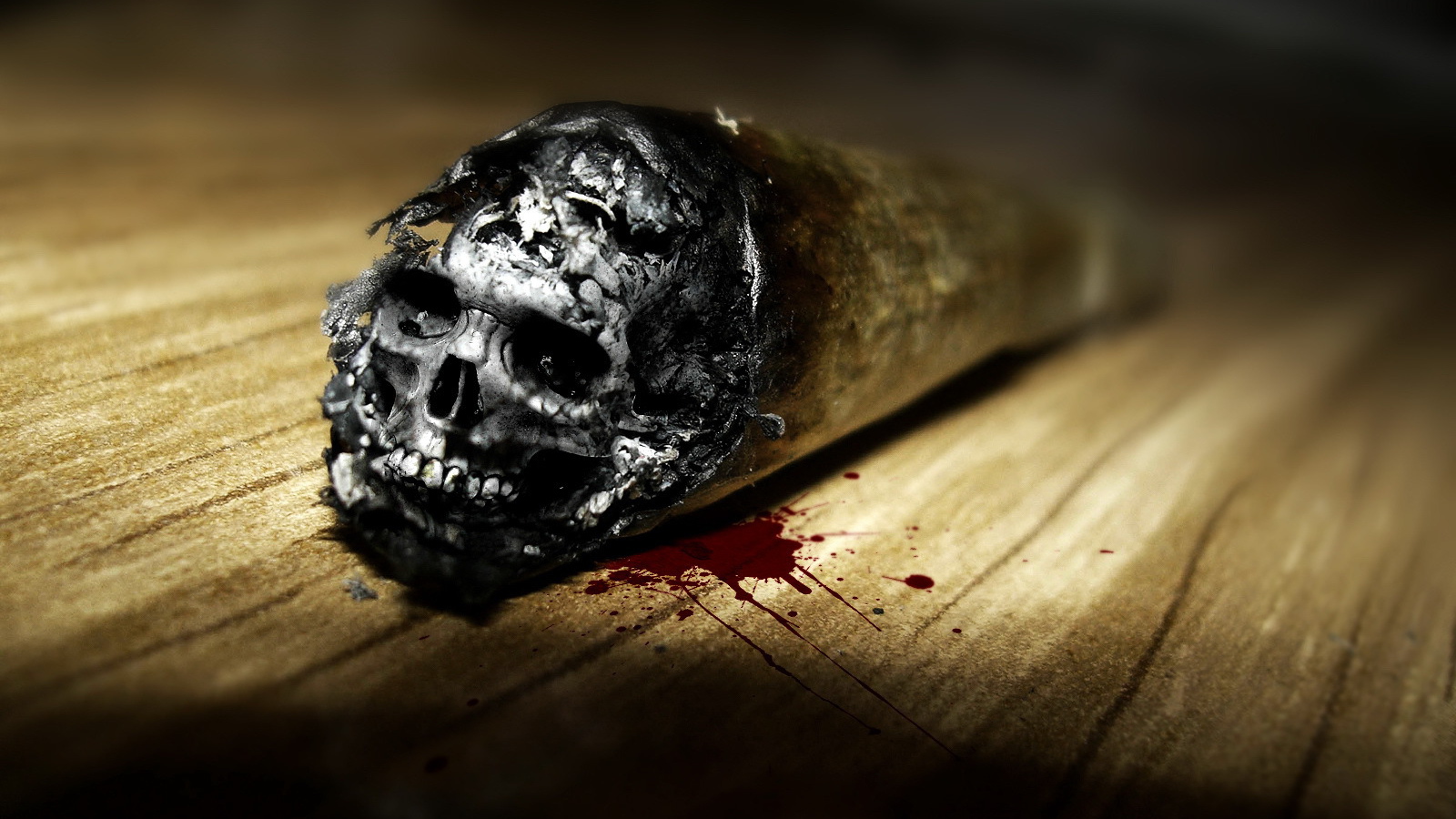 Черный череп на полу