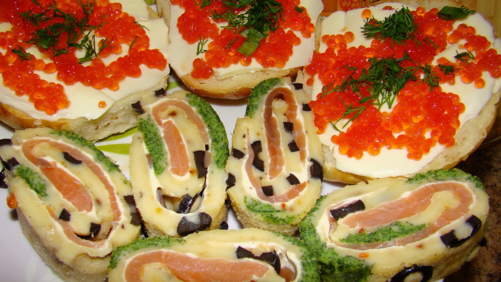 Бутерброды и рулеты с морепродуктами