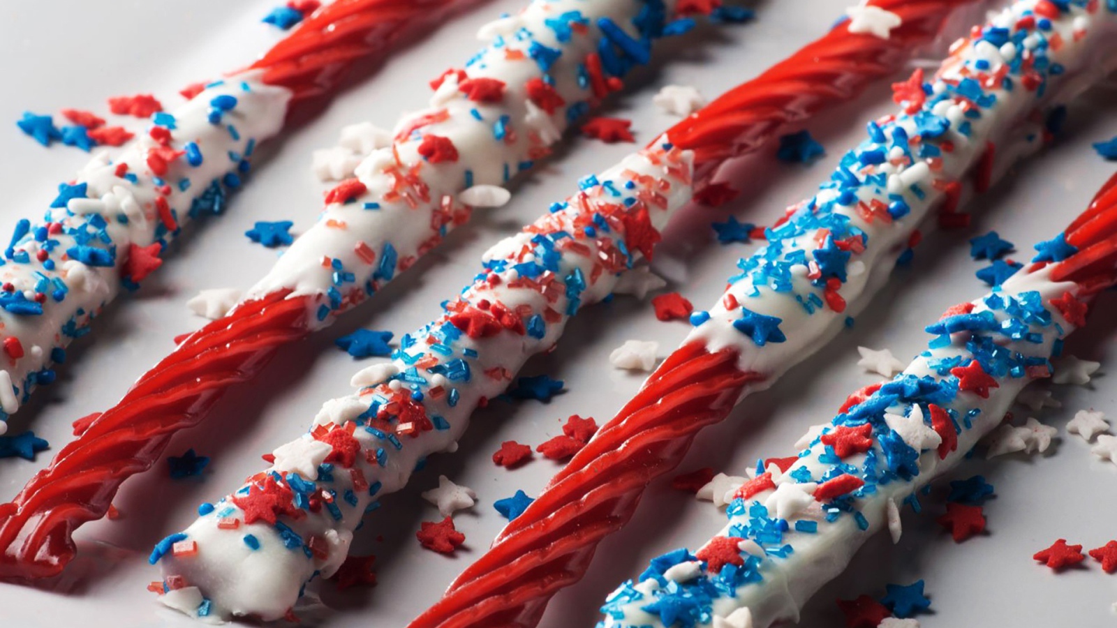 Сладости Twizzlers, лакричные палочки