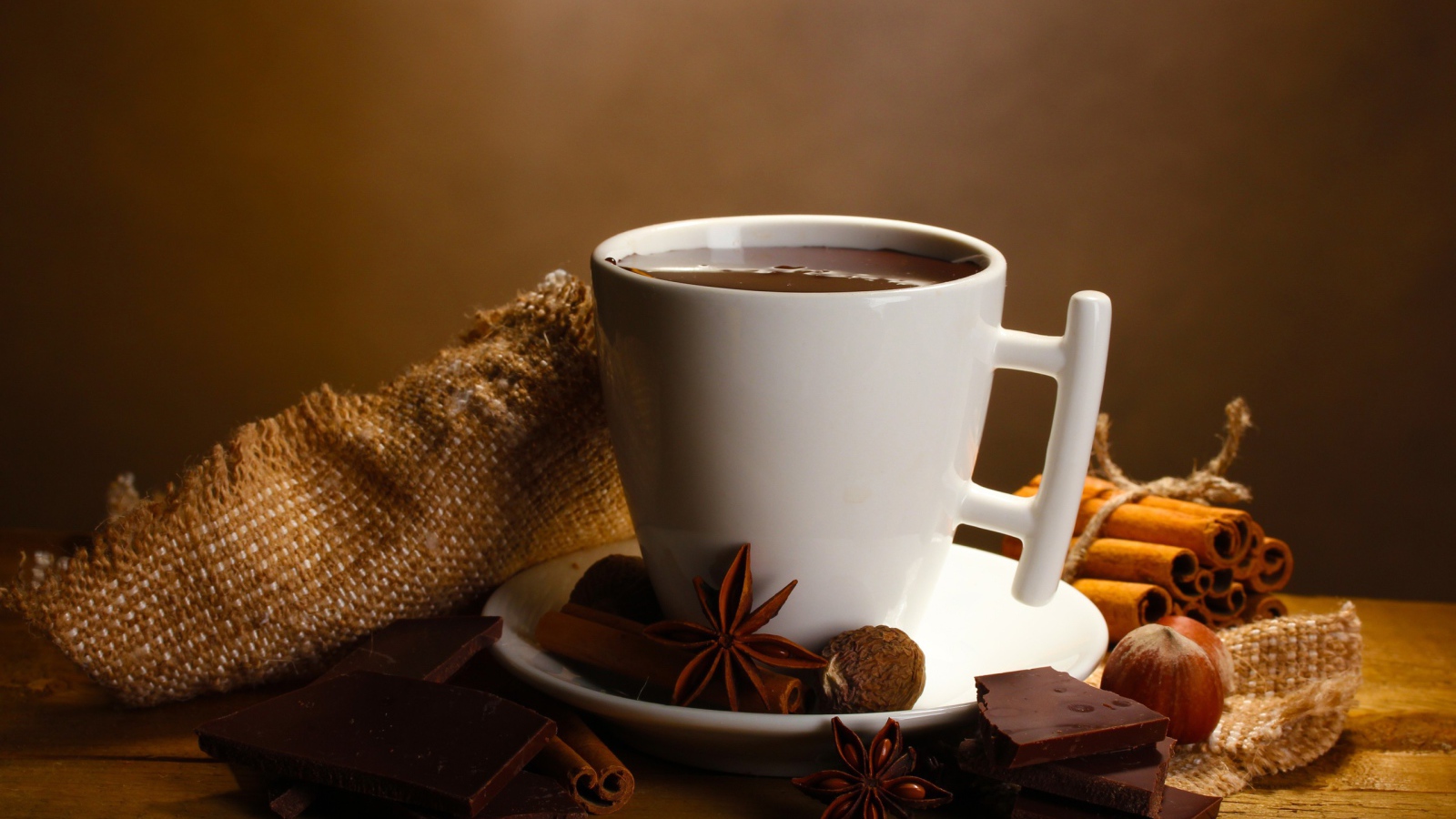 Кусочки шоколада с кофе