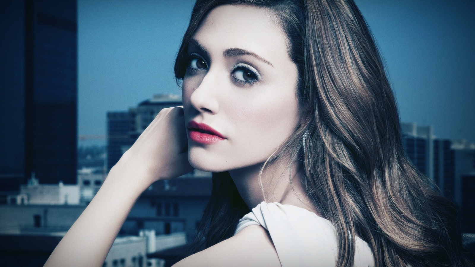 Девушка актриса Эмми Россам