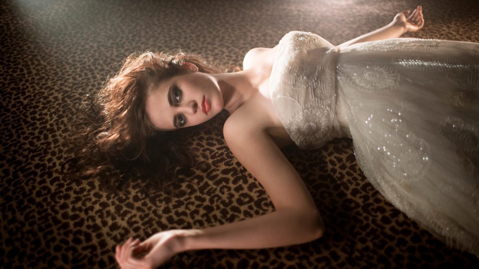 Актриса Ева Грин в белом платье