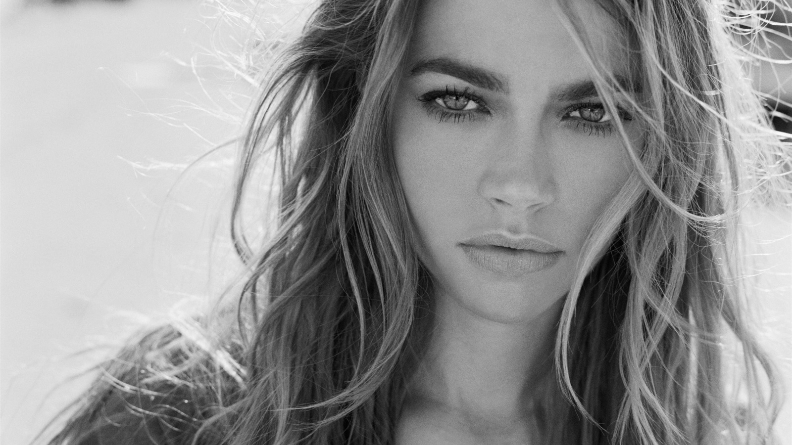 Черно белое фото Дениз Ричардс