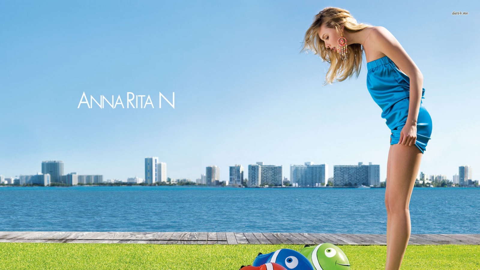 Модель блондинка Анна Рита