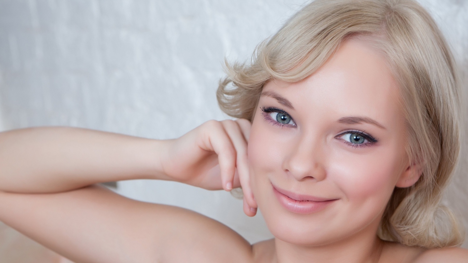 Блондинка модель Feeona A