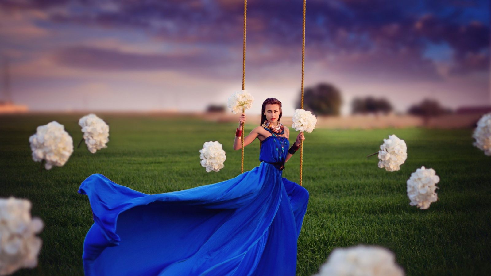 Девушка среди облаков