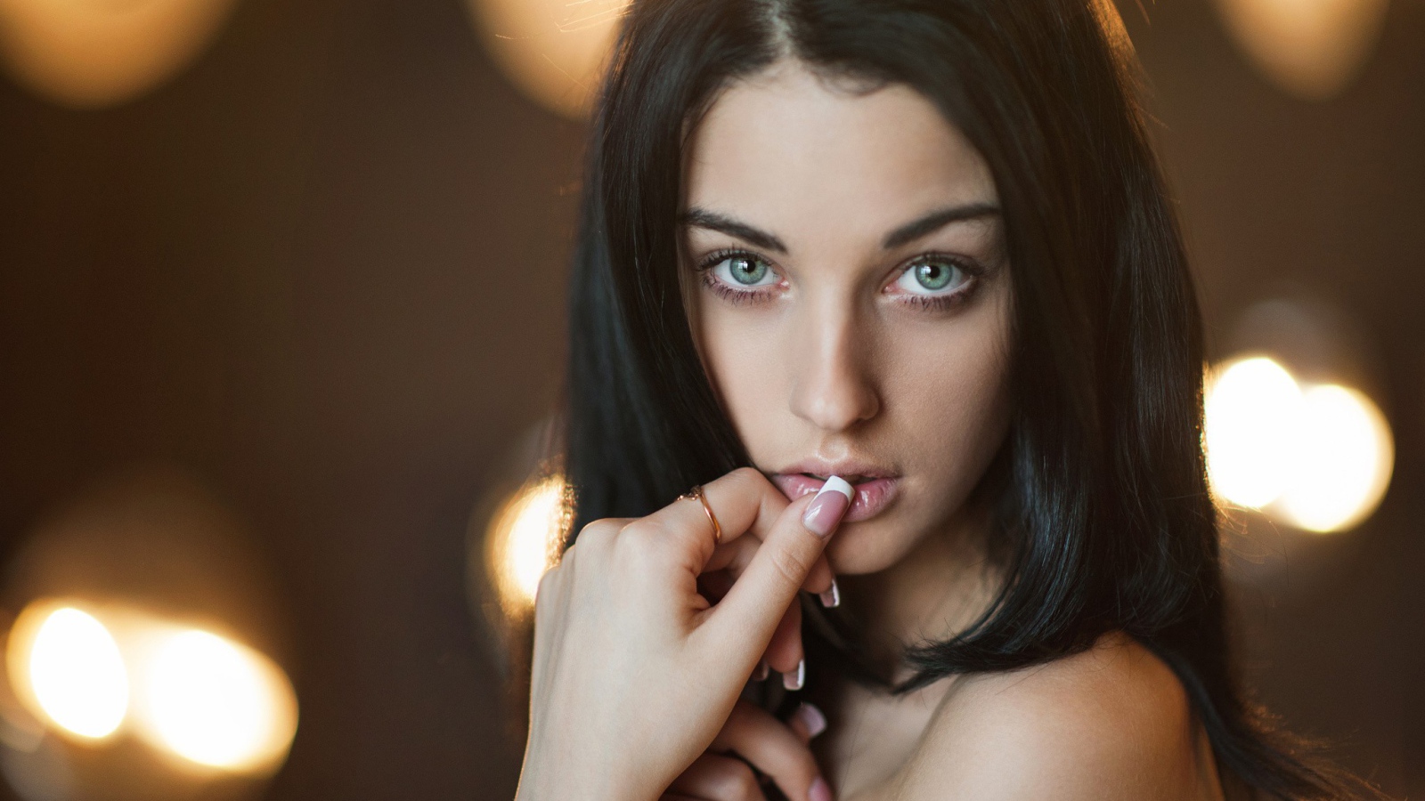 Красивая девушка Алла Бергер