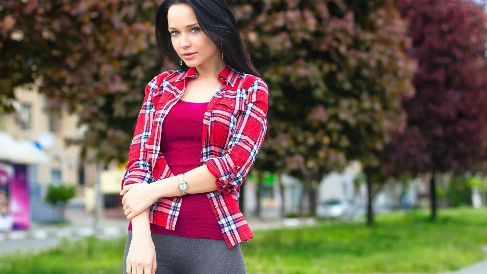 Брюнетка Ангелина Петрова