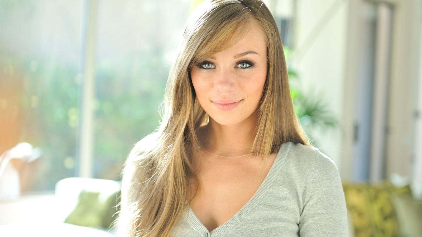 Сероглазая модель Капри Андерсон