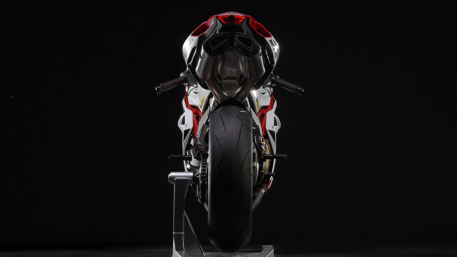 Вид сзади на мотоцикл MV Agusta F4 RC