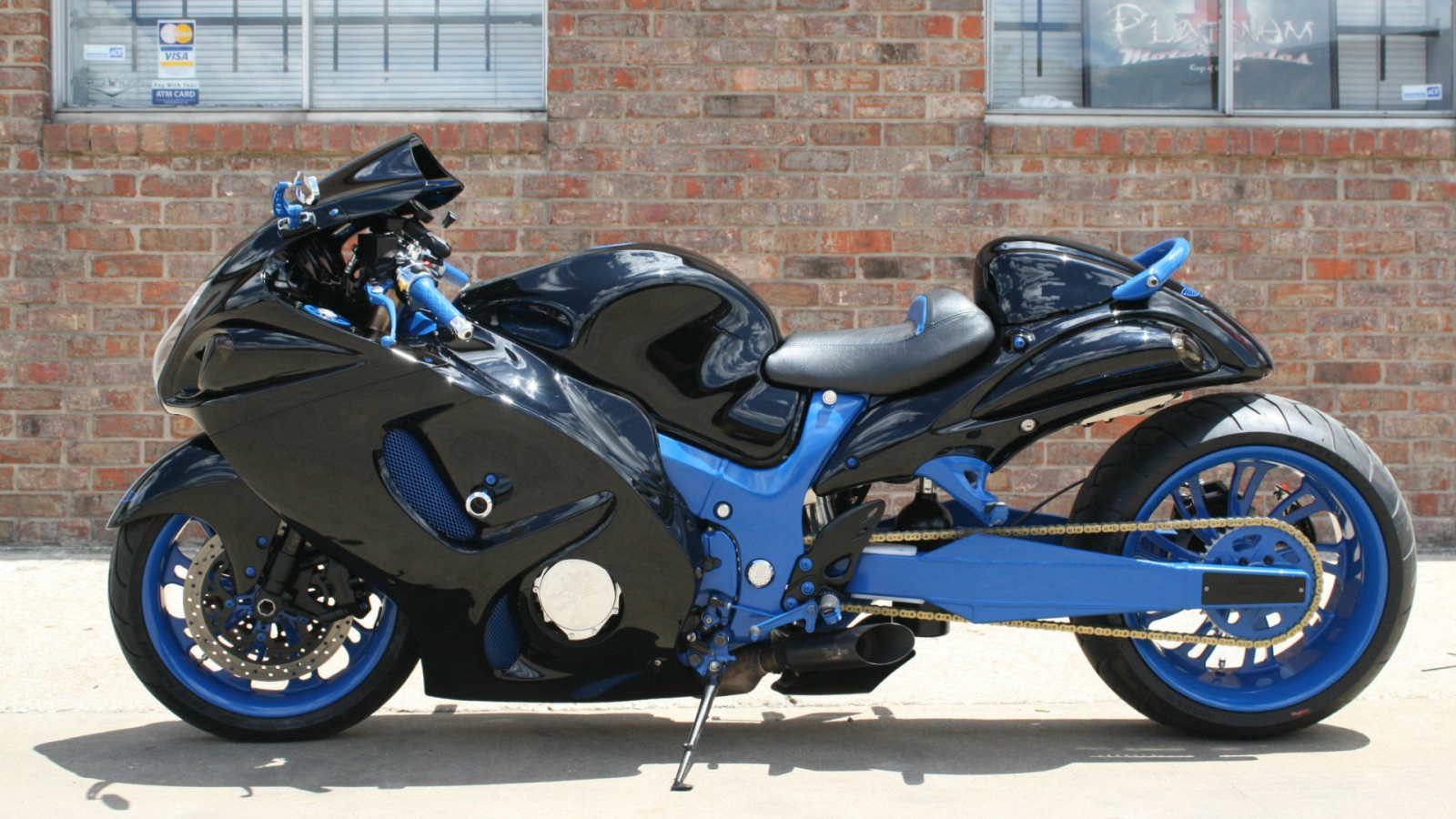 Синий спортивный Suzuki Hayabusa