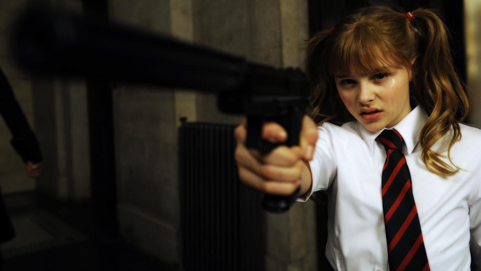 Девочка с пистолетом в фильме Пипец