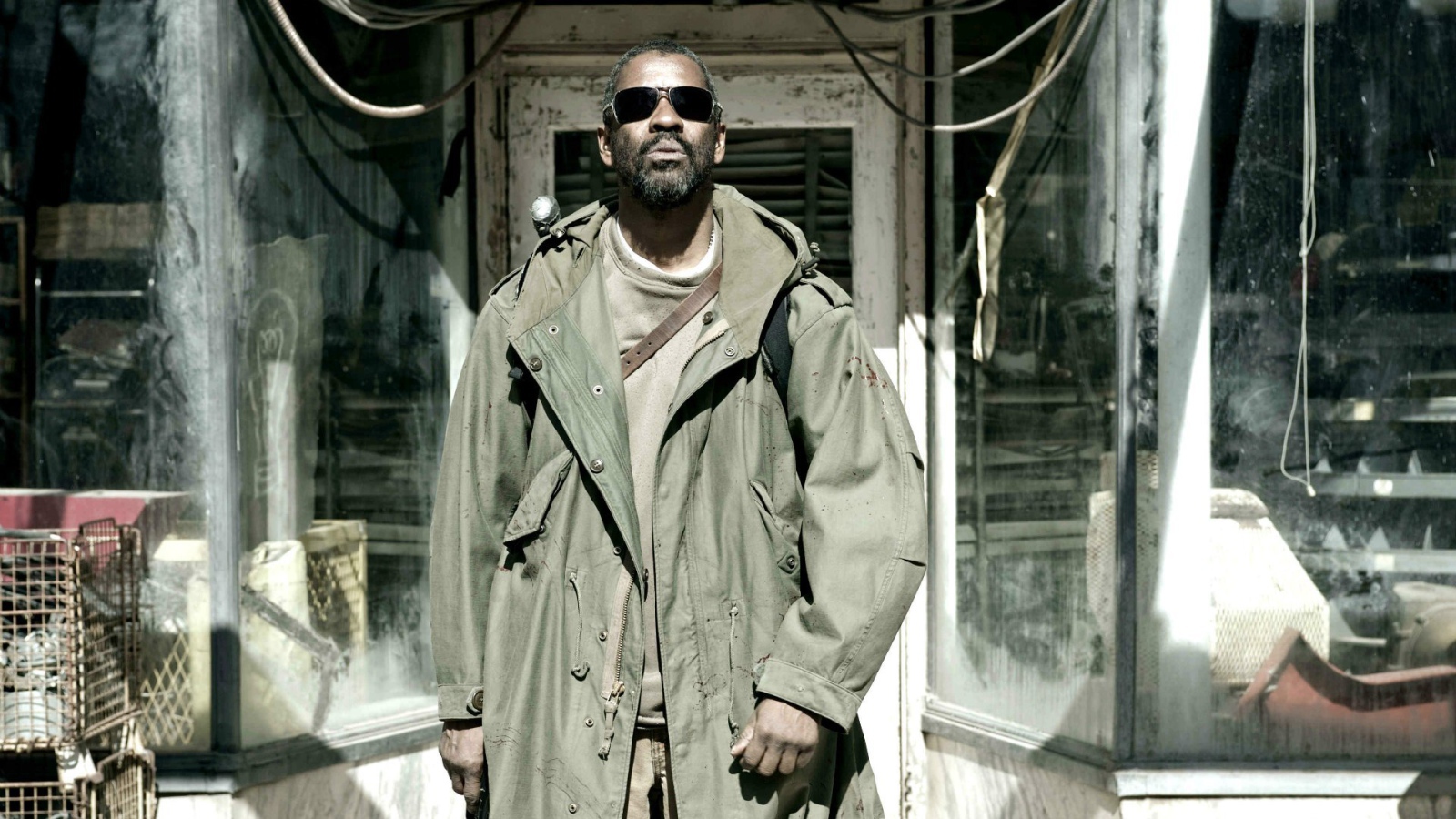 Главный герой фильма Книга Илая