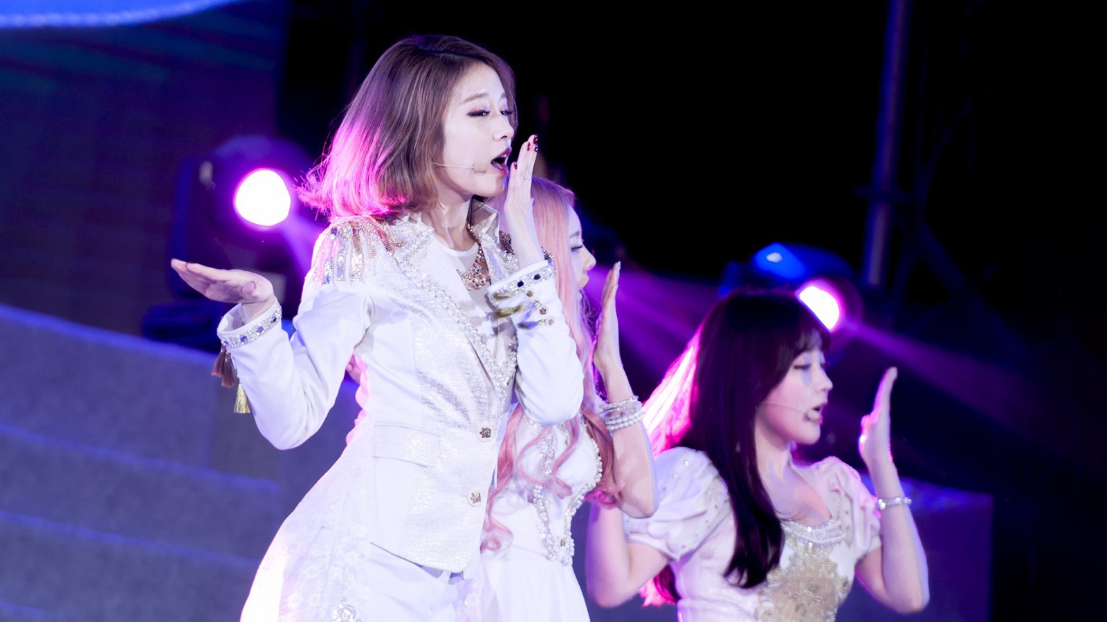 Концерт корейской группы T-ara