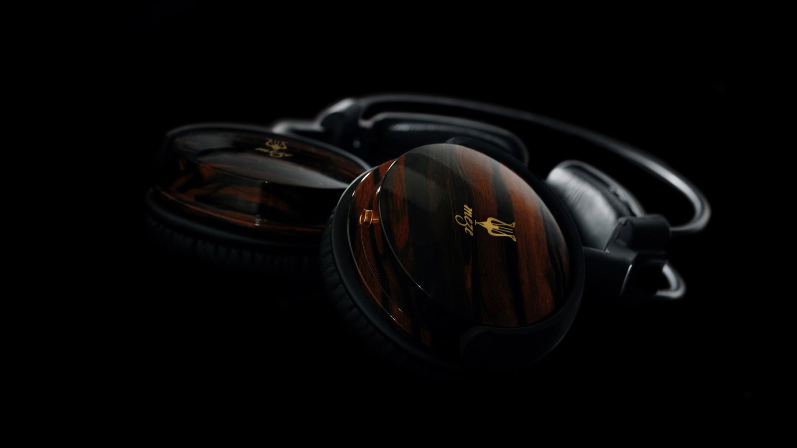 Деревянные королевские наушники