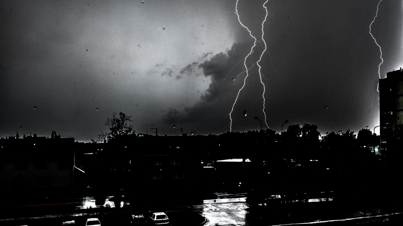 Черно белое фото грозы