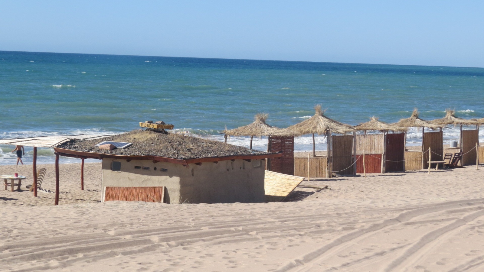 Пляжные домики из тростника