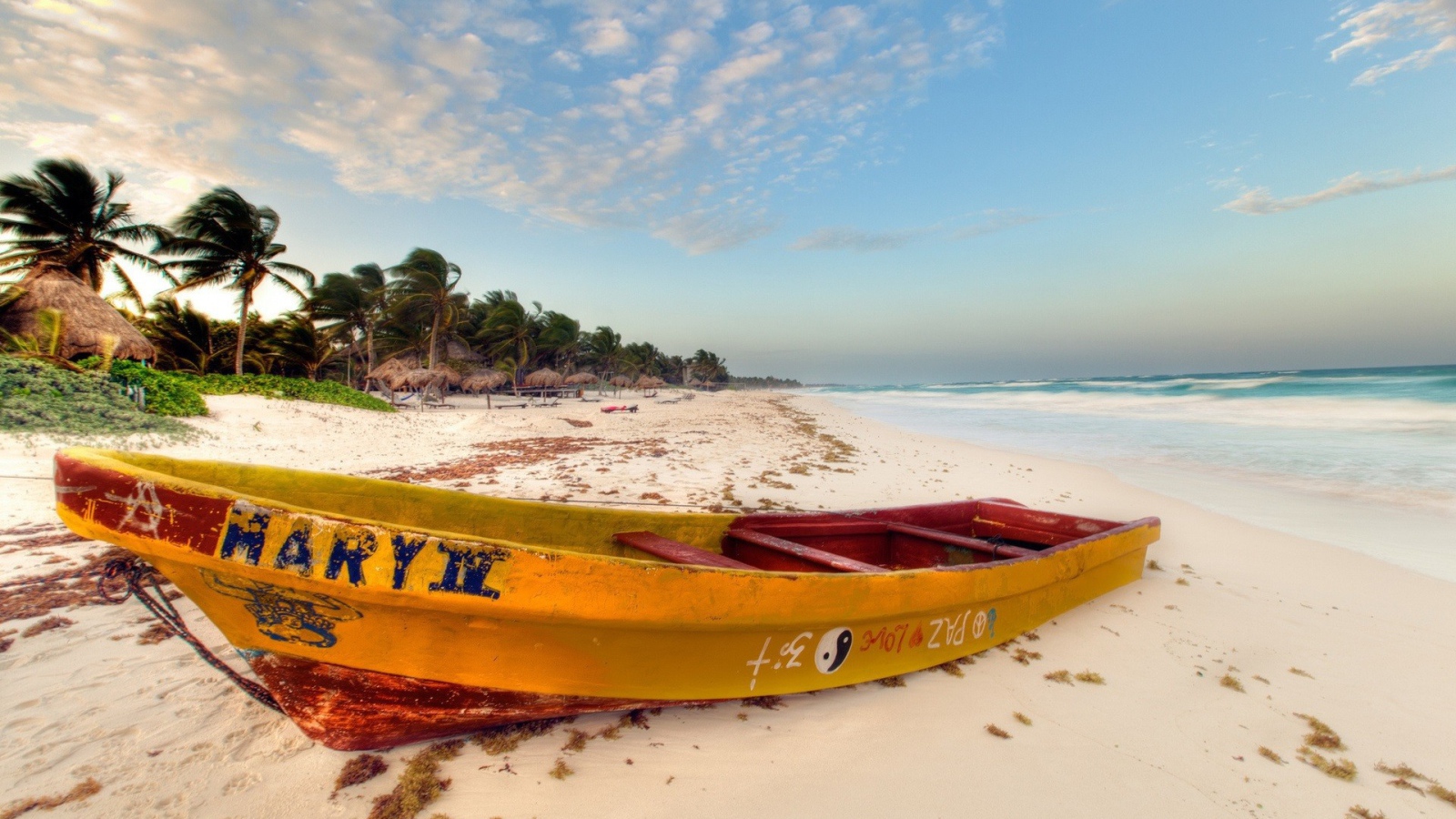 Лодка Мария на пляже