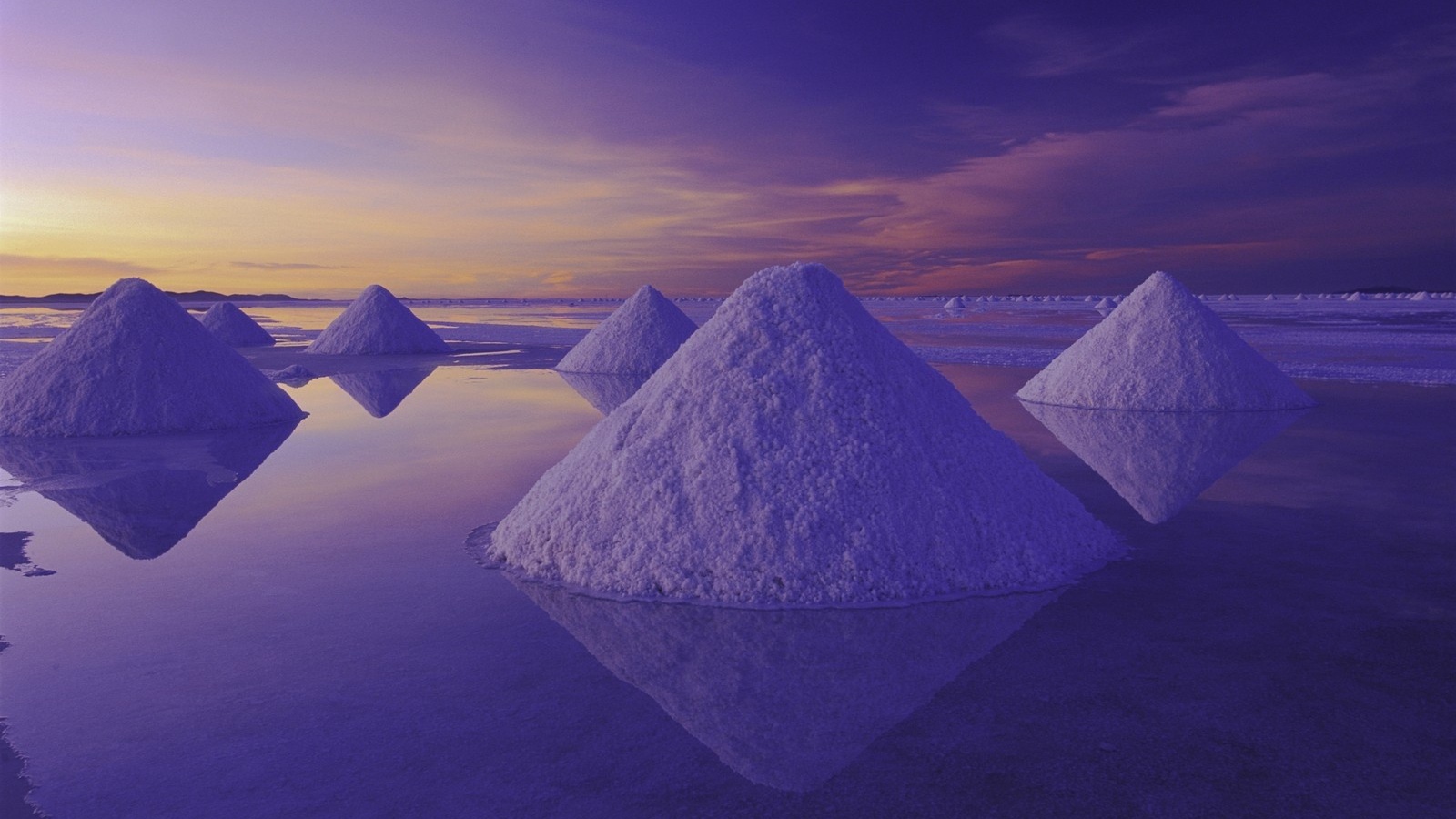 Белая пустыня из соли