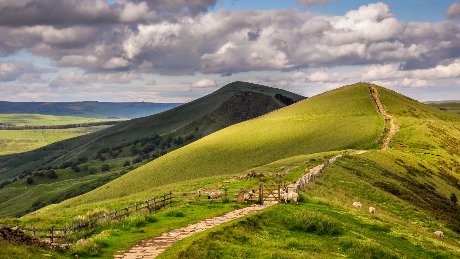Дорога на холмах