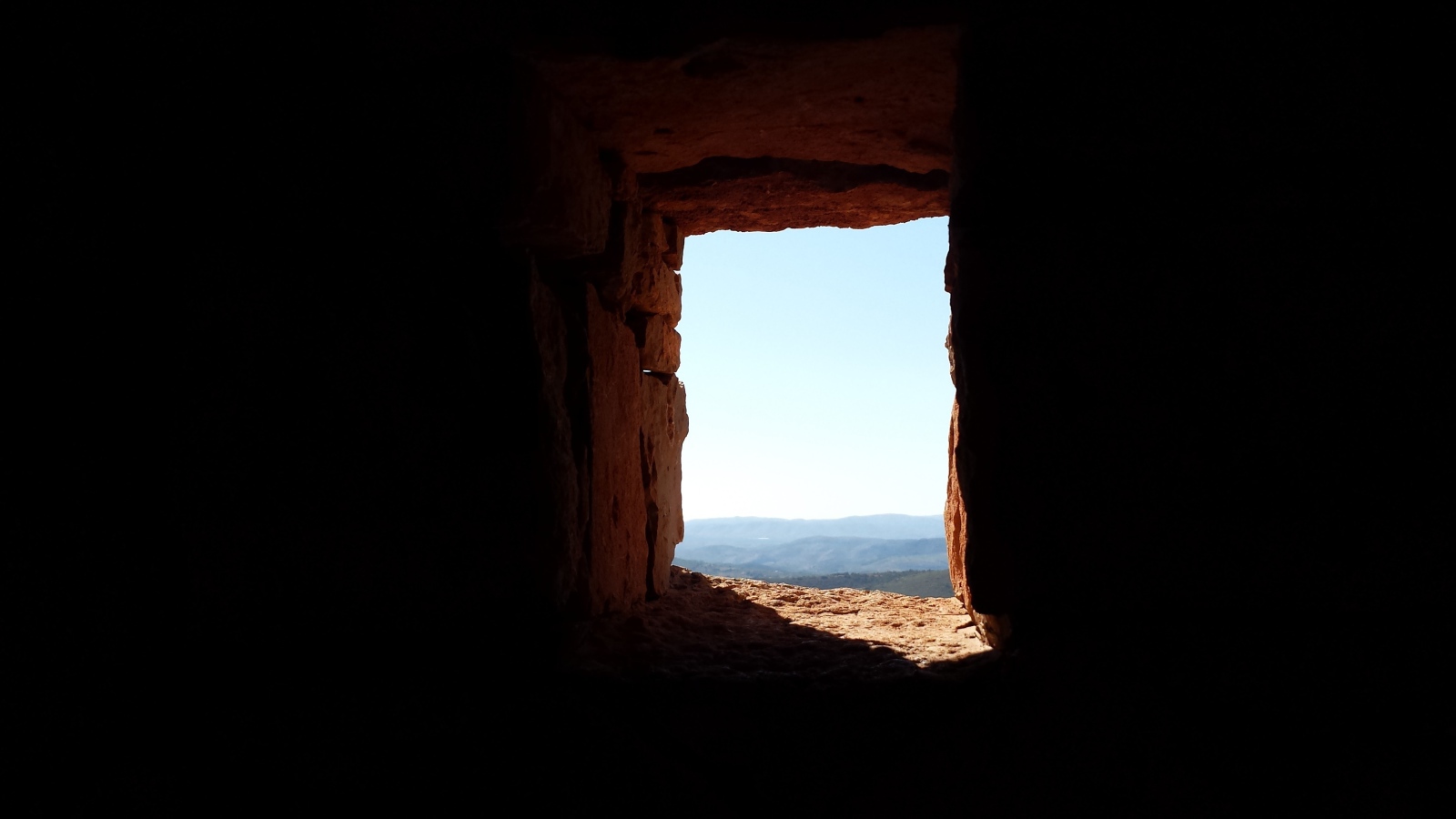 Квадратный выход из пещеры