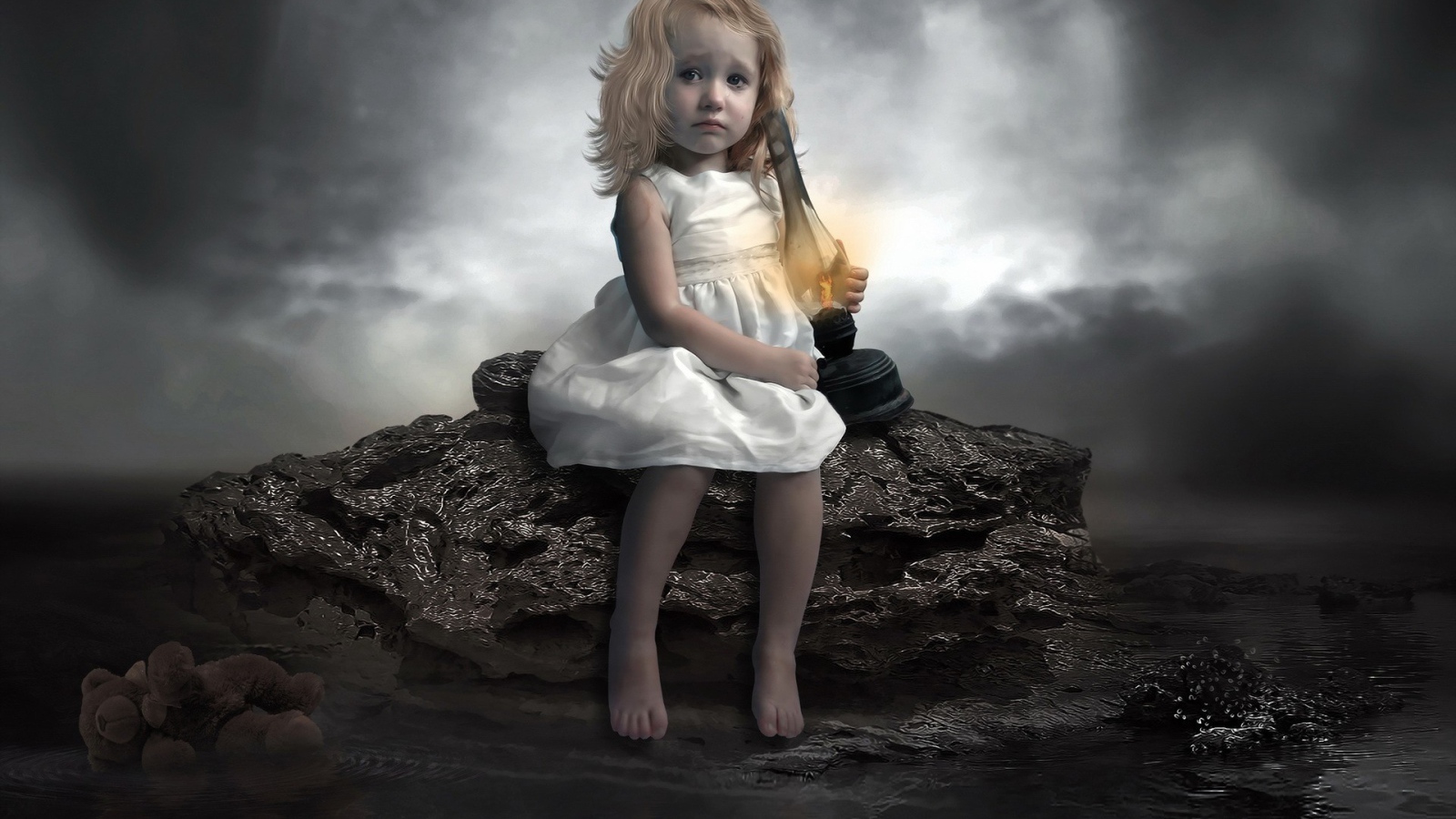 Девочка с керосиновой лампой