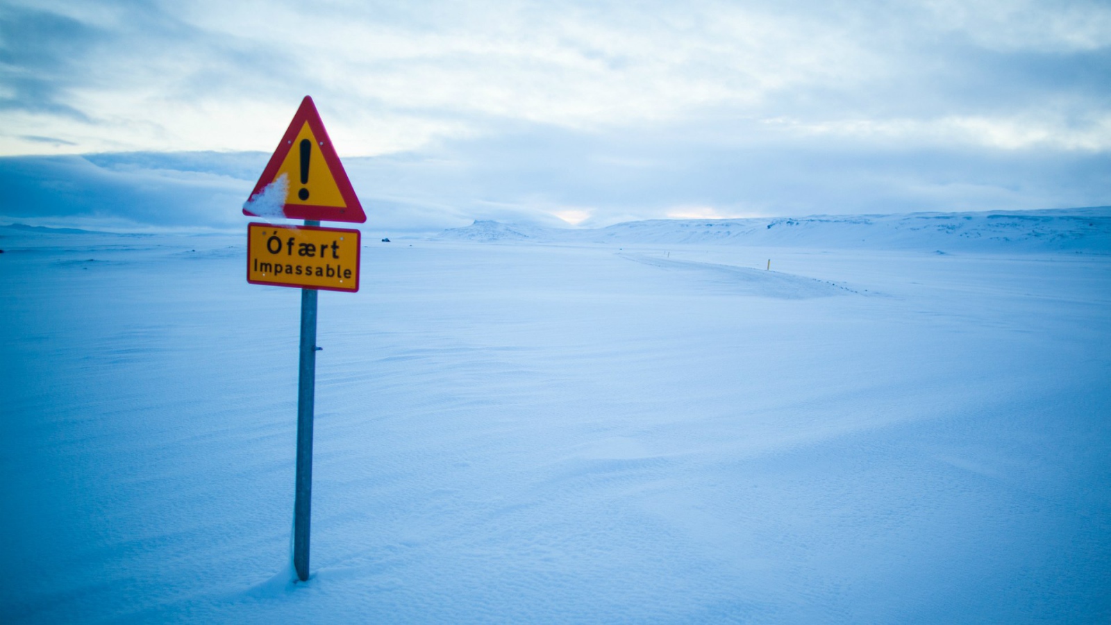 Дорожный знак в Исландии