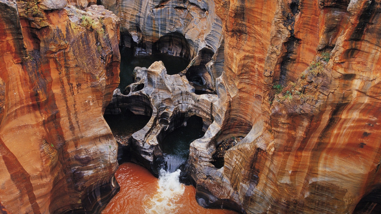 Река в каньоне в Африке