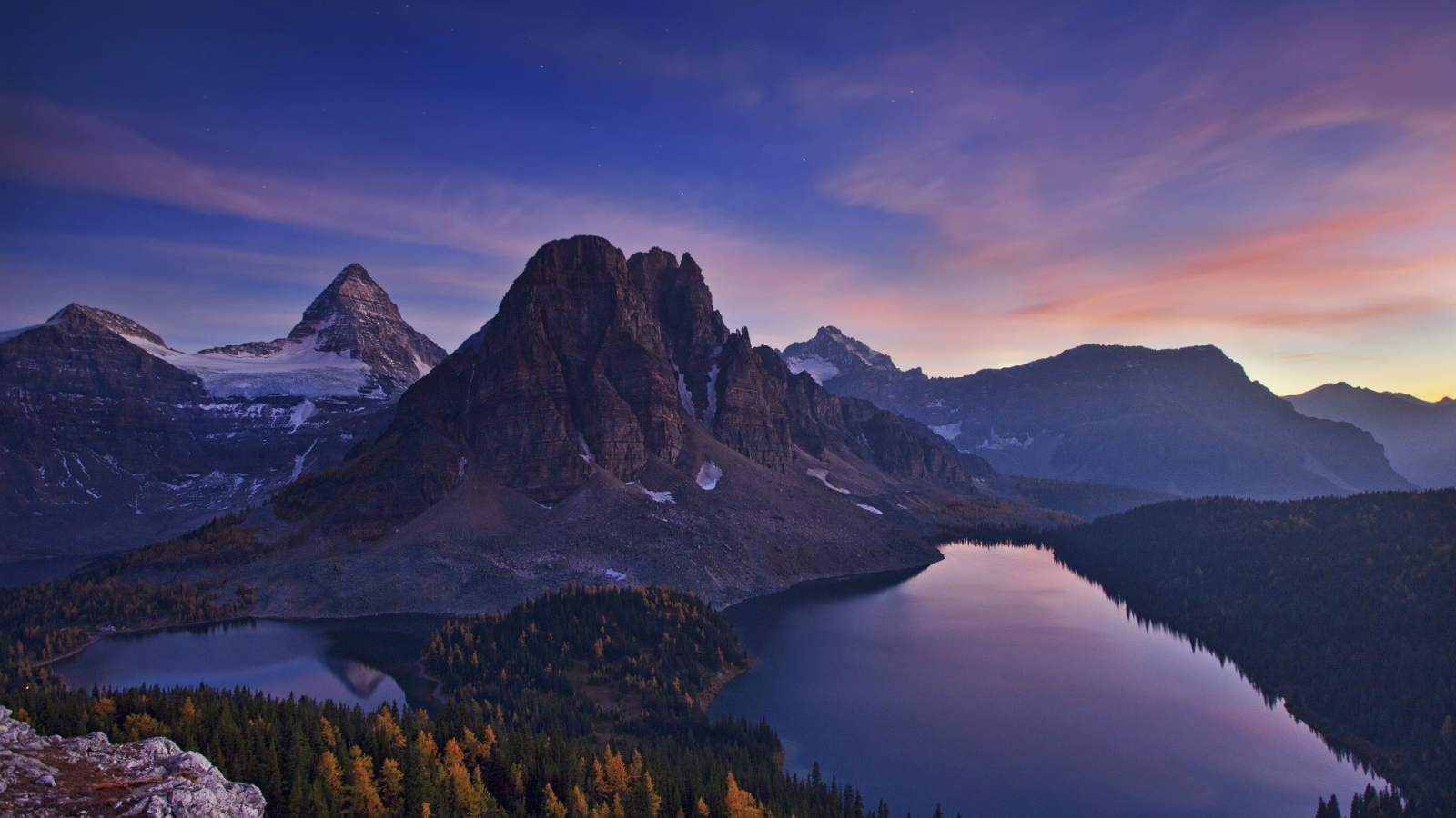 Гора Ассинибойн в Канаде