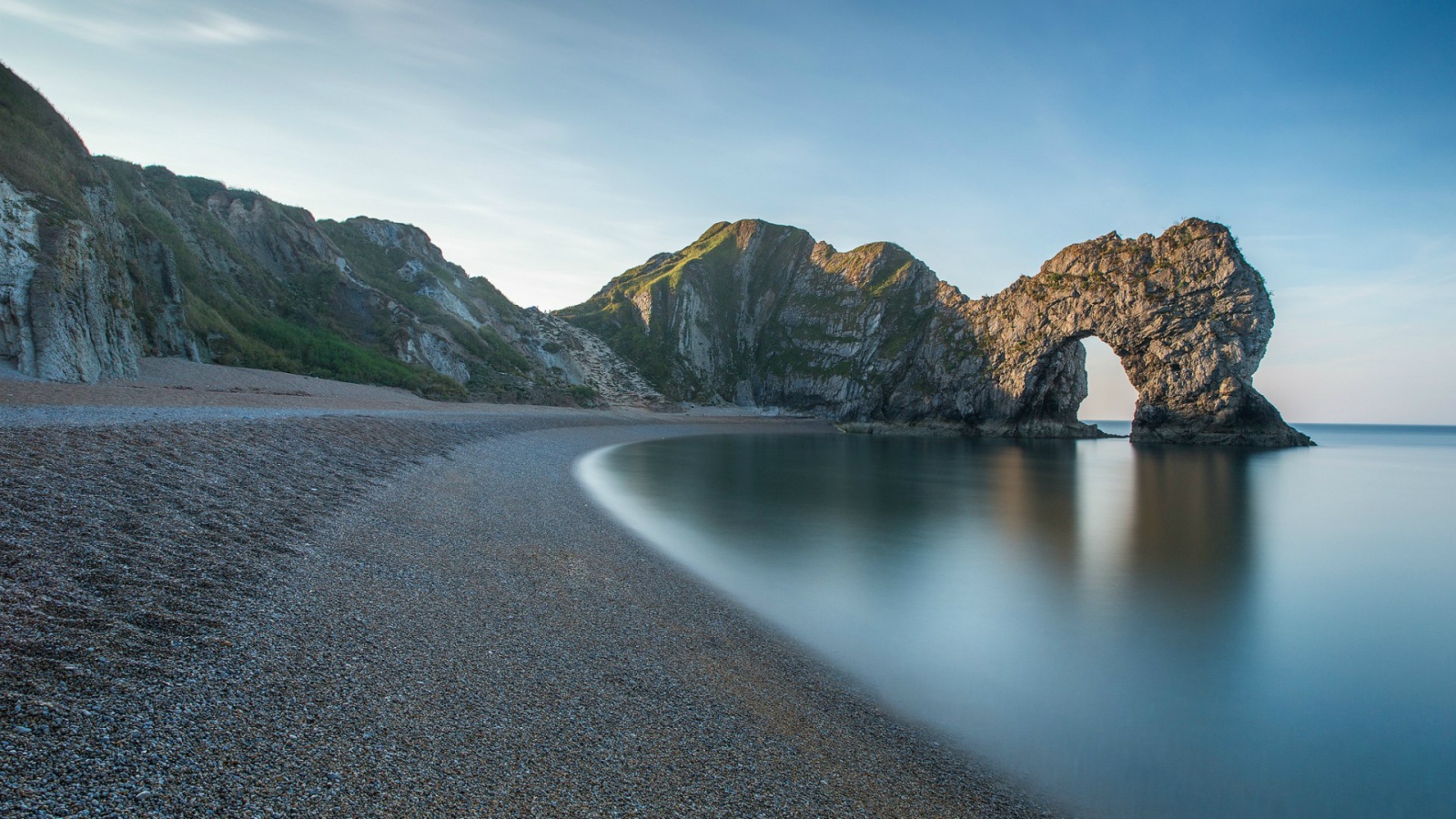 Скала на побережье в Англии