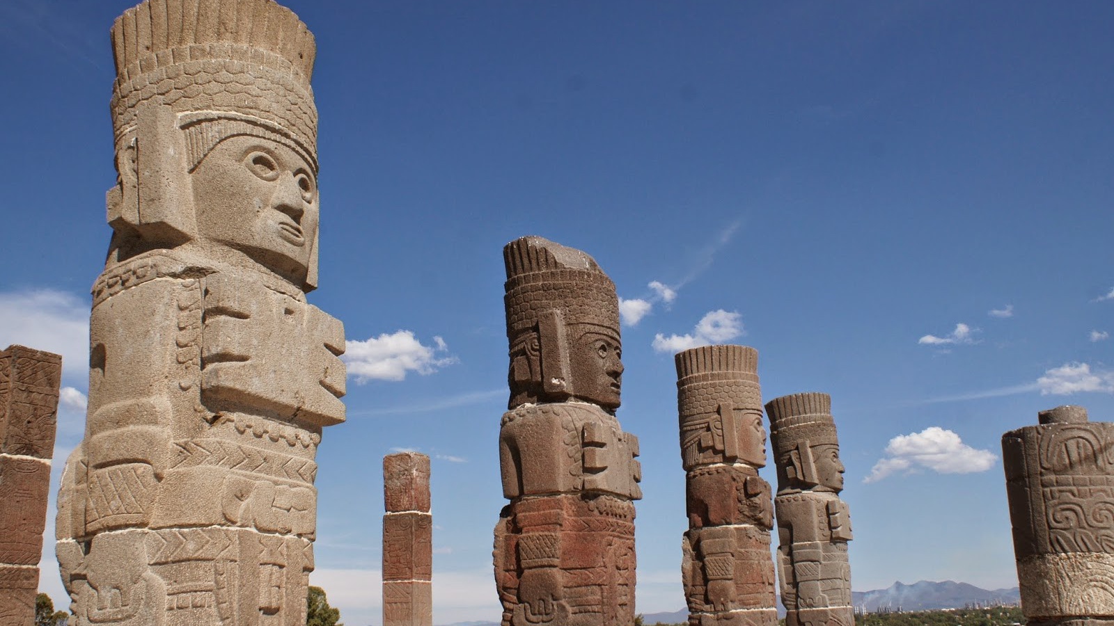 Индейские статуи в Мексике