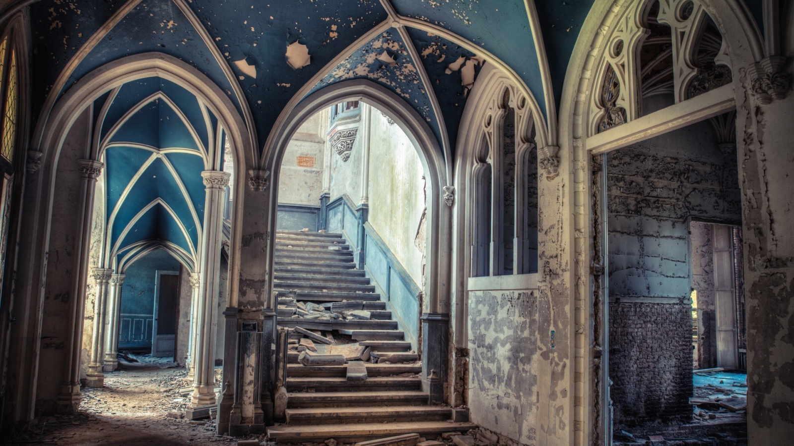 Архитектура заброшенного собора
