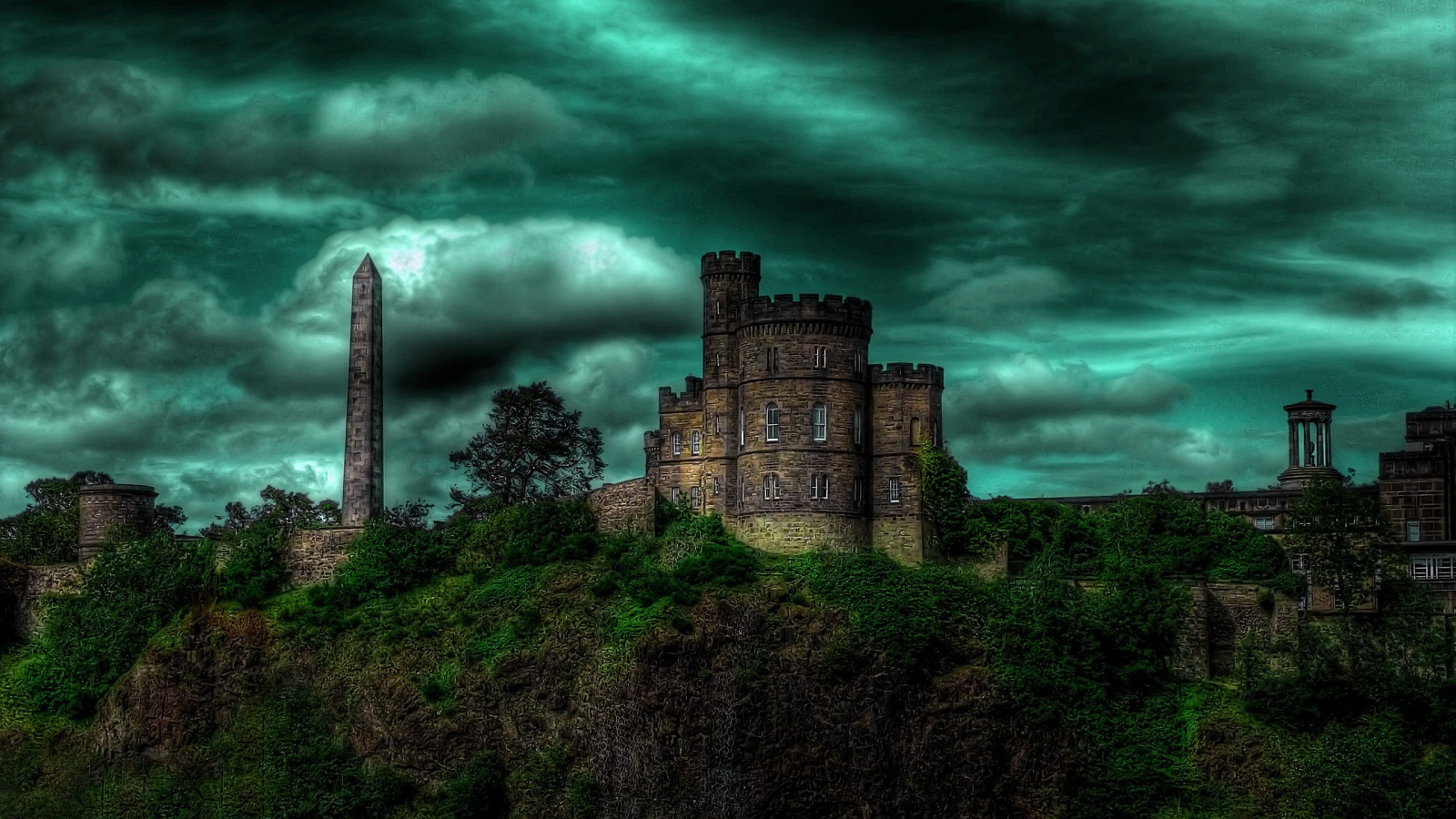 Замок на холме под зеленым небом