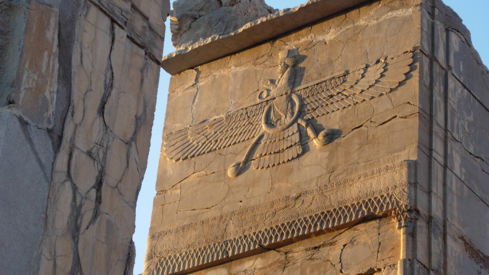 Барельефы в Ширазе, Иран