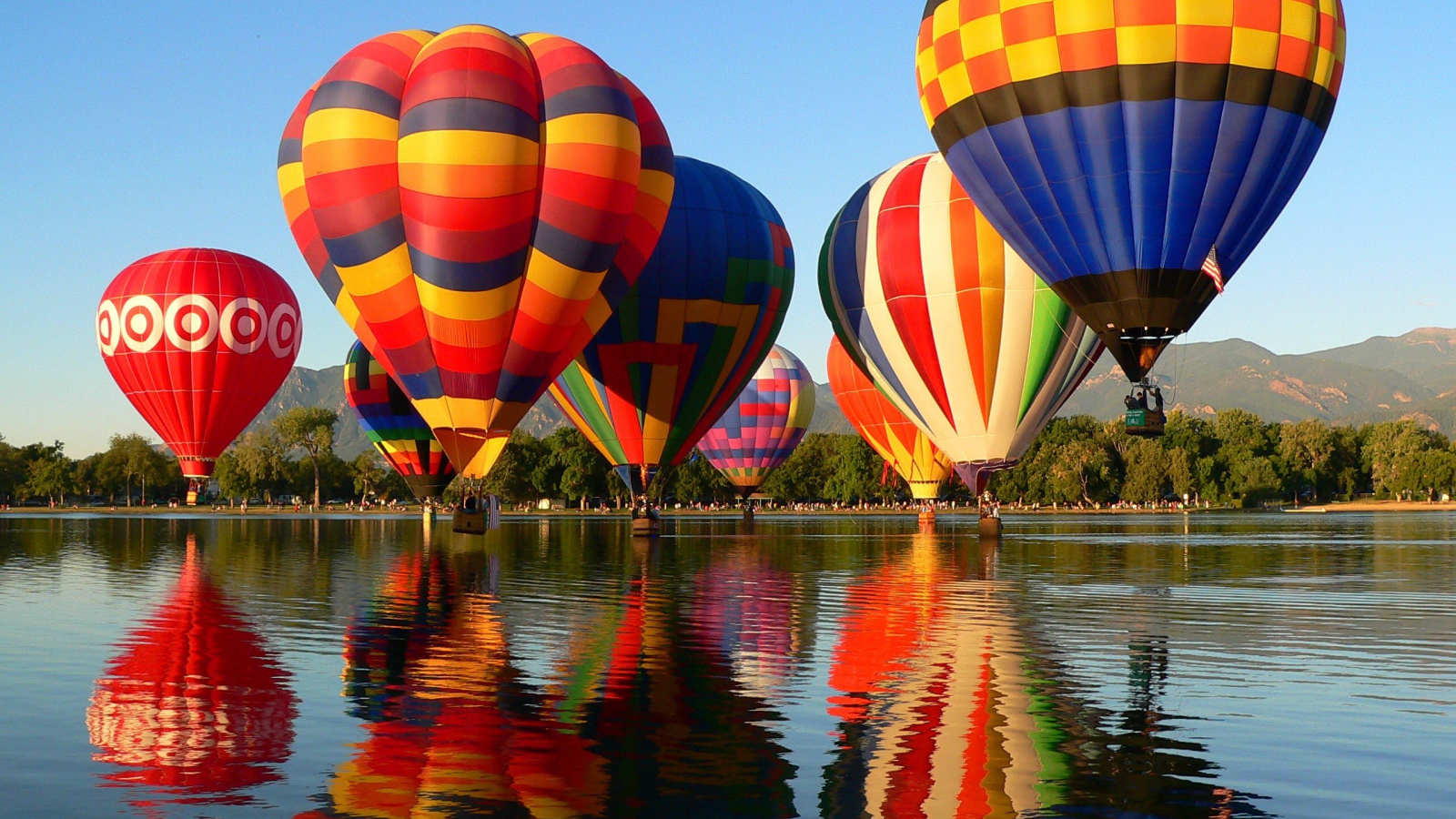 Воздушные шары на озере, Колорадо США