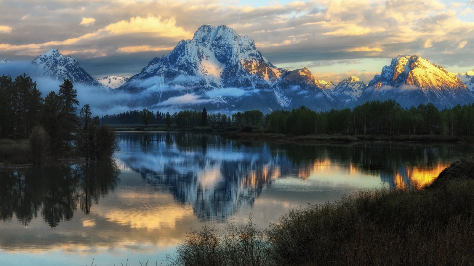 Красочный пейзаж в национальном парке Гранд Титон