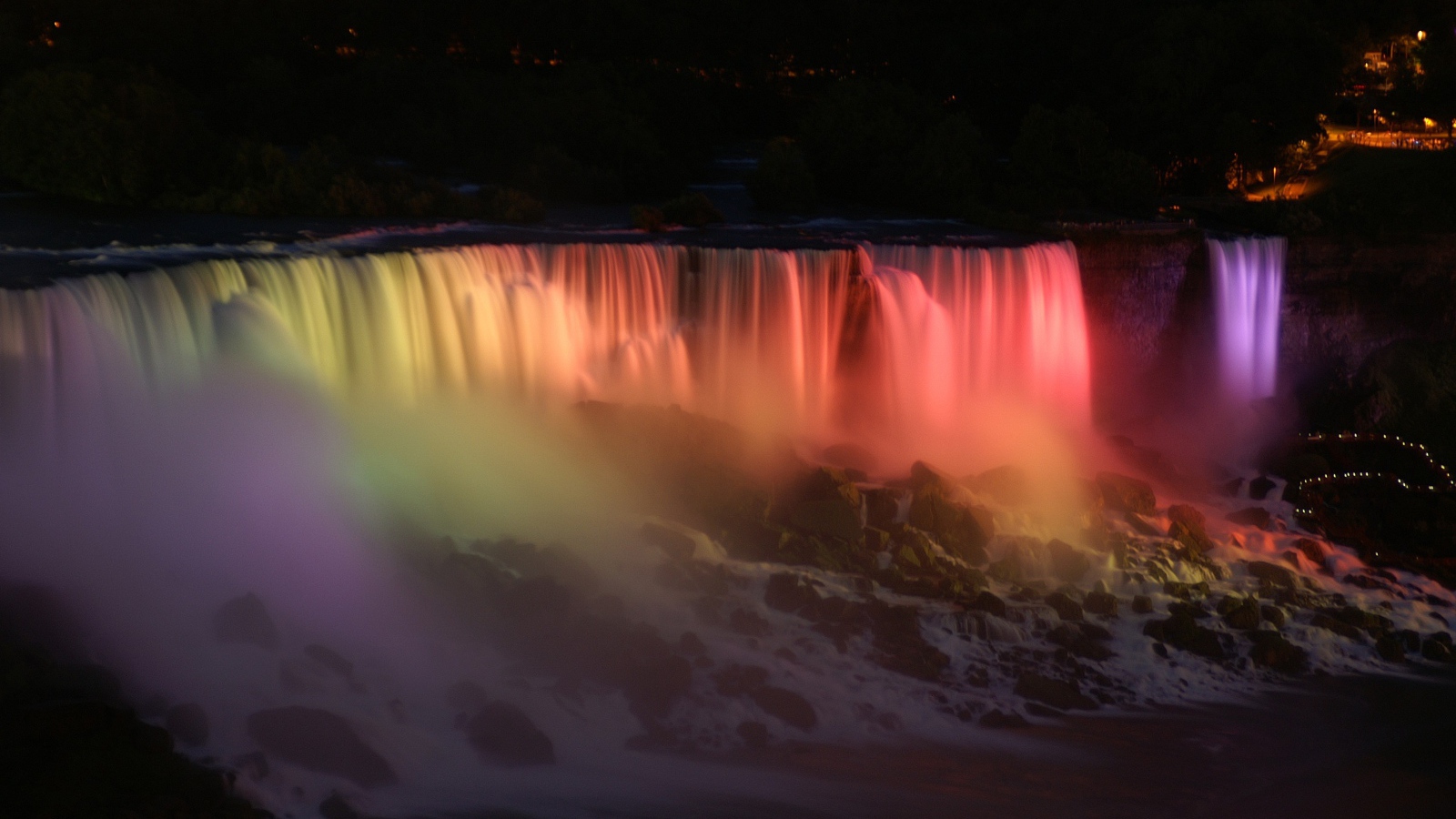 Highlighting the winter Niagara Falls
