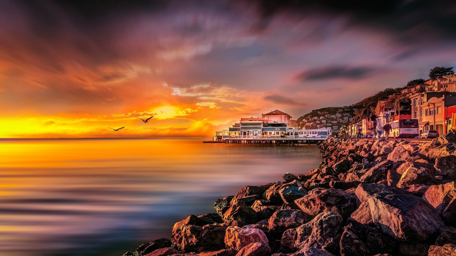 Скалистый берег на закате, Калифорния