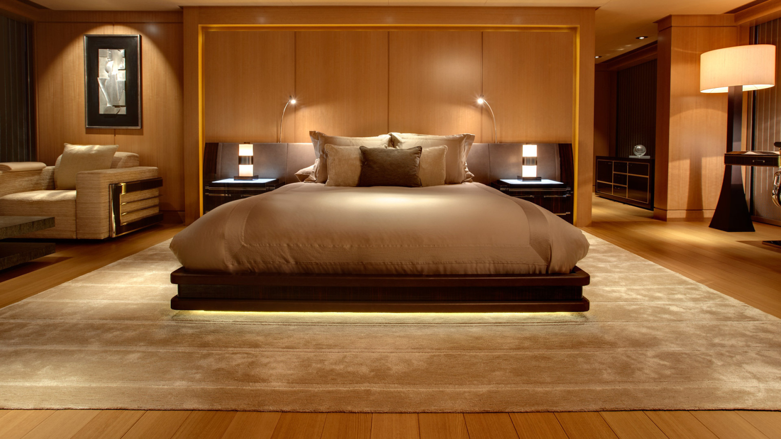 Кровать на большом ковре