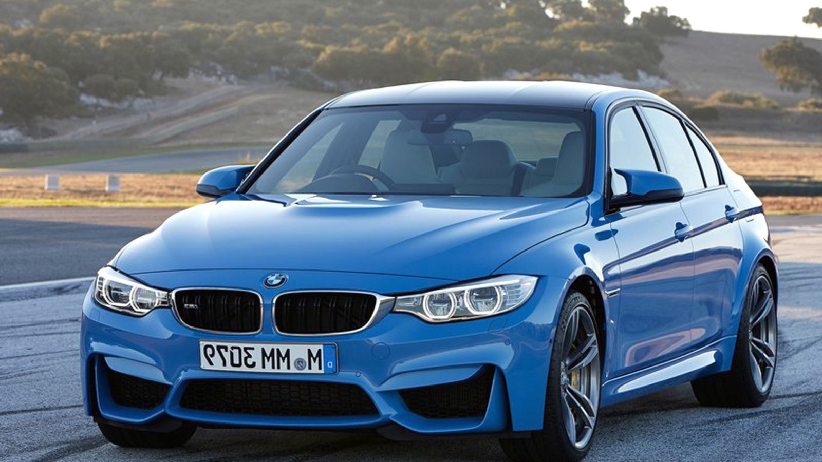 Синий BMW M3 Sedan 2017 года