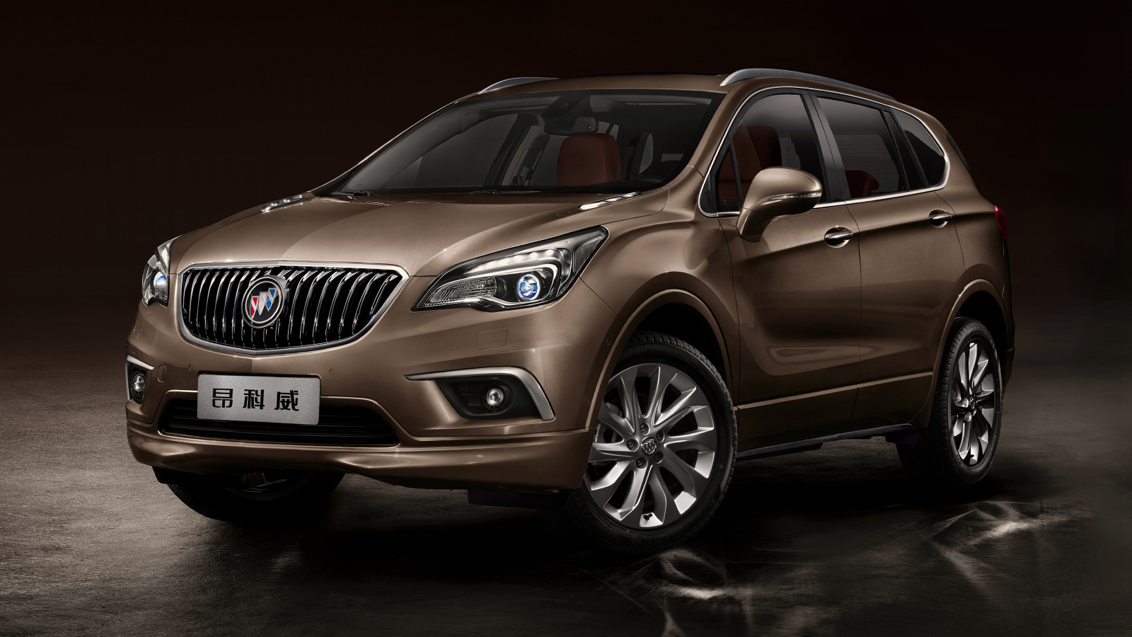 Коричневый стильный автомобиль Buick Envision