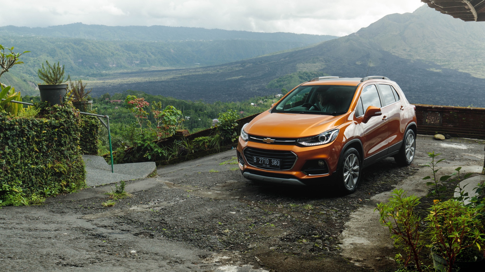 Автомобиль Chevrolet Trax Asia RHD, 2017 цвет оранжевый металлик 