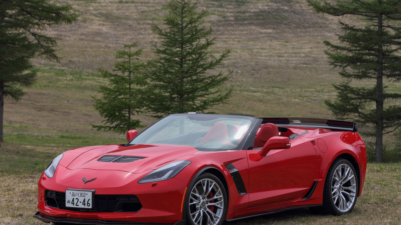 Красный кабриолет Chevrolet Corvette Z06 