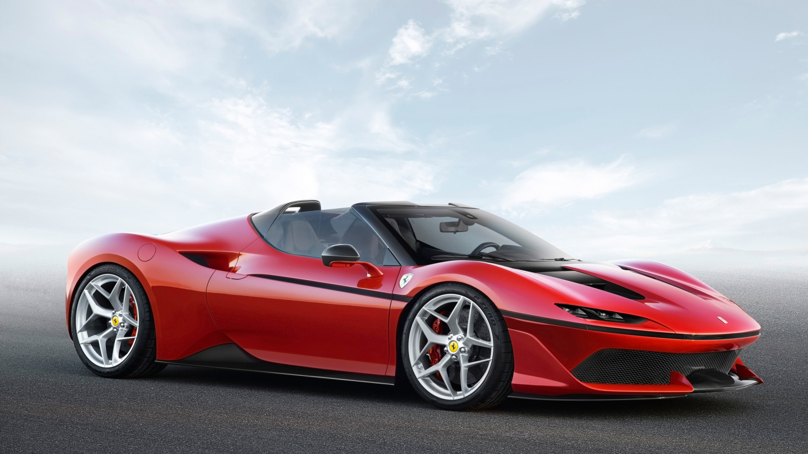 Красный спортивный автомобиль Ferrari J50